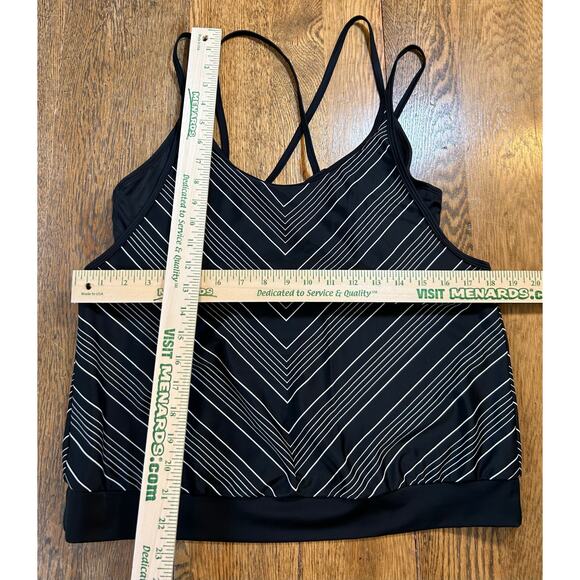 Athleta Bra Tankini Black & White Chevron Blouson Waist Underwire Sz 36D/DD - Picture 2 of 9